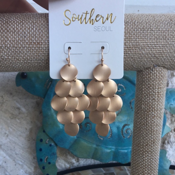 LAST SETMatte Finish goldtone Chandelier earrings - Picture 4 of 6